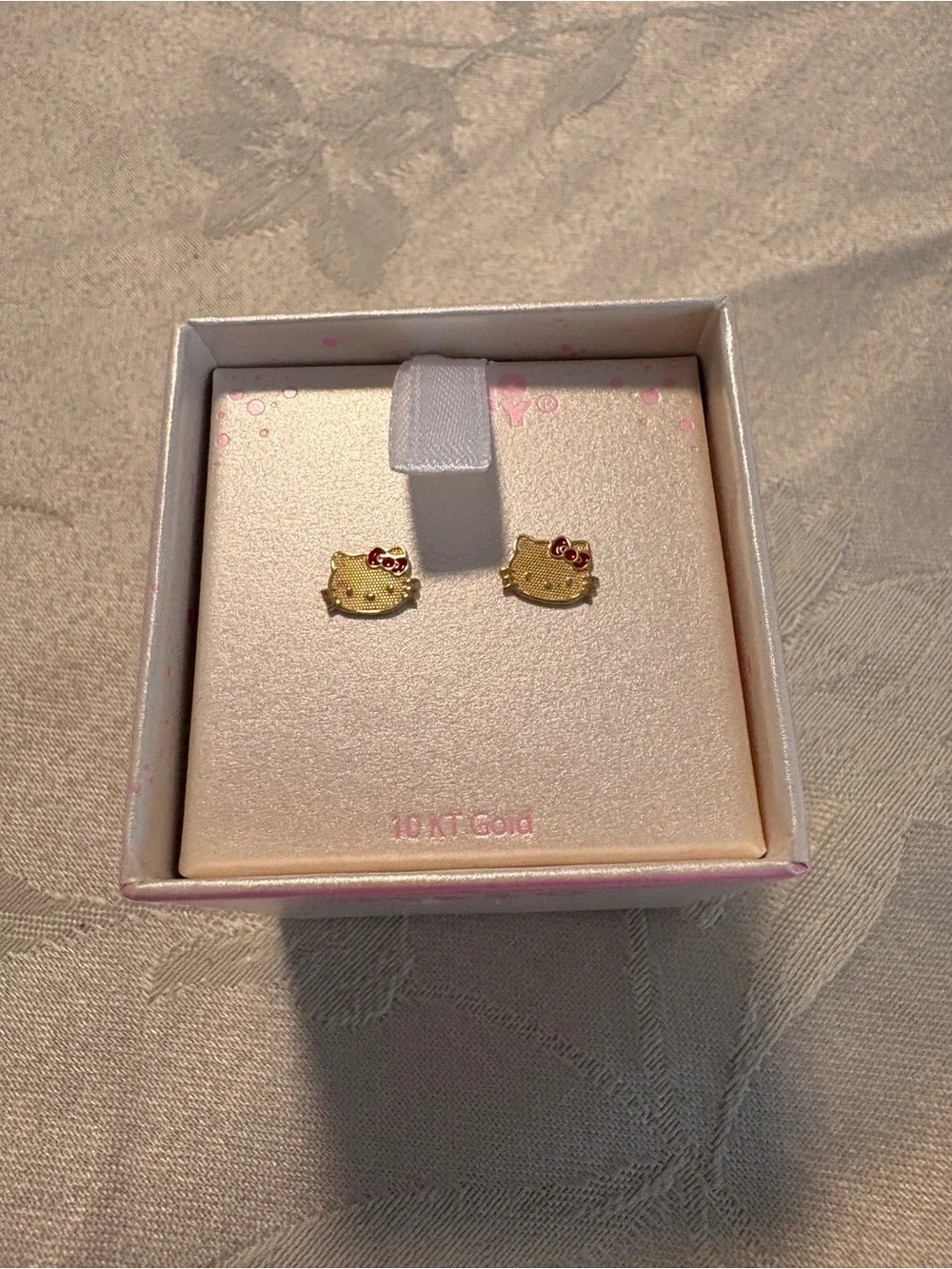 Hello Kitty never used
